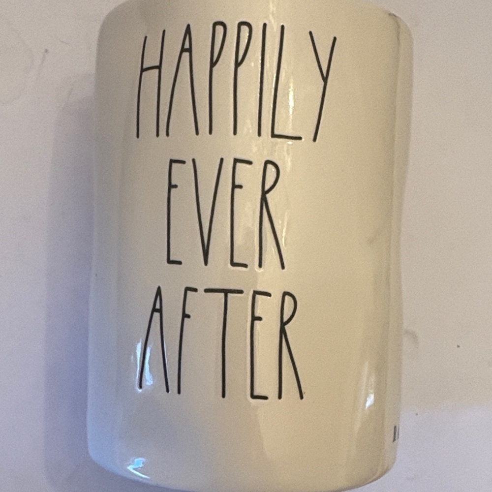 Rae Dunn magenta Candle - Happily Ever After wedding cake 13,2 oz